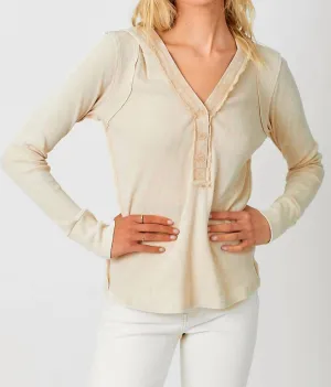 Hooded Thermal Spring Top In Washed Sand