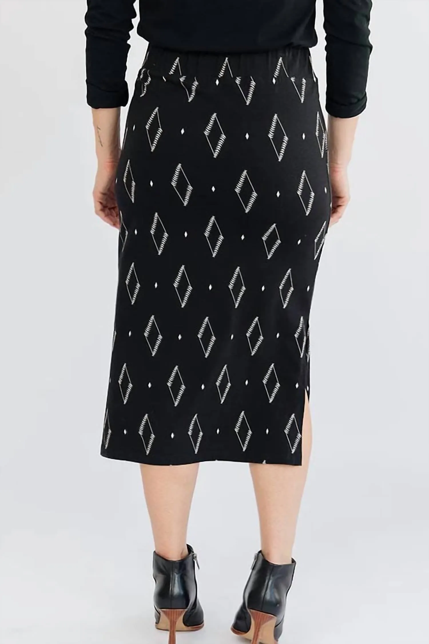 Isla Skirt In Black Diamond Vine
