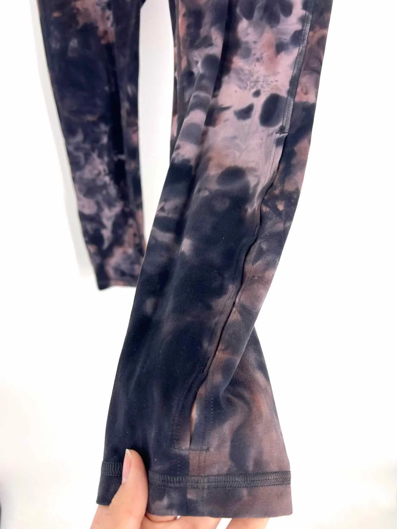Lululemon Athletica Size 6 Black/Dusty Rose Tie Dye Leggings-Activewear