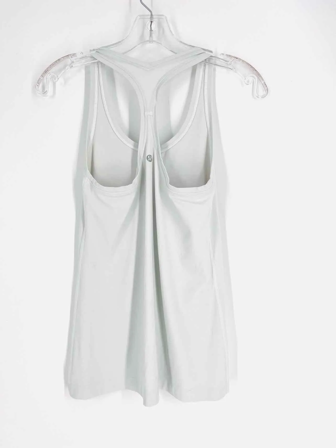 Lululemon Athletica Size M ? White Solid Activewear Top-Sleeveless