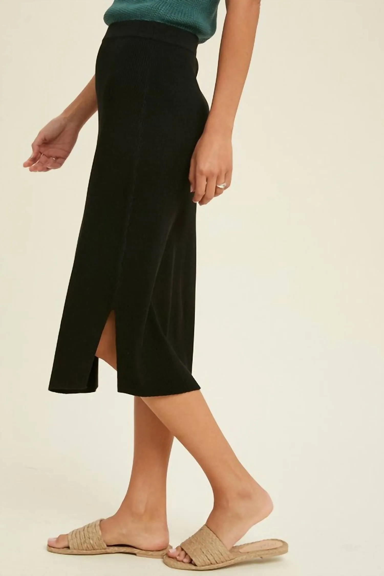 Ribbed Midi Sweater Skirt In Black