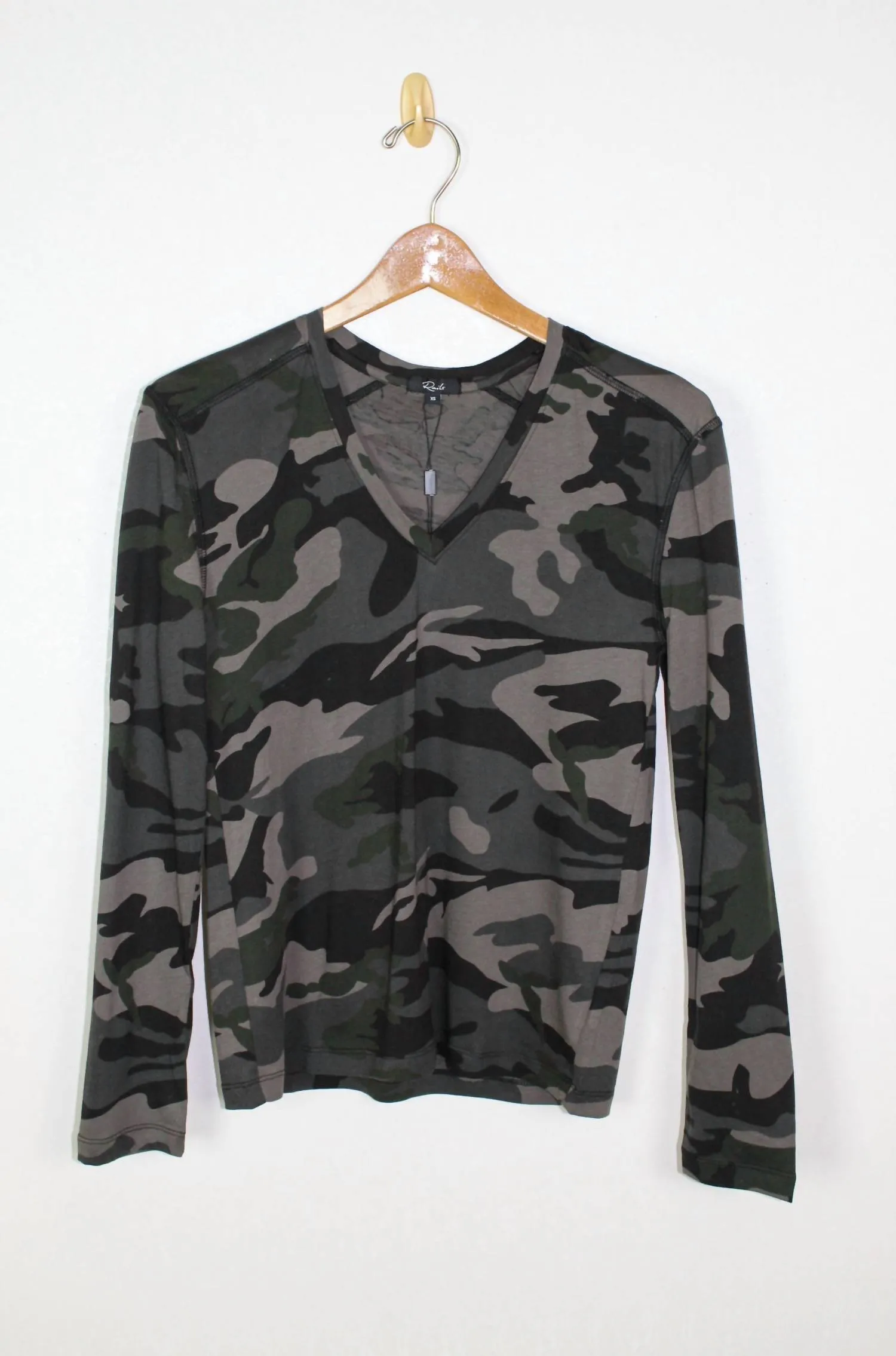 Sami Long Sleeve V T-Shirt In Forest Camo