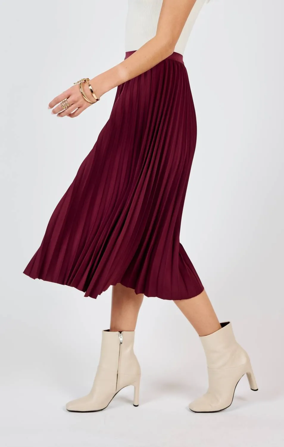 Silent Streets Skirt In Wine