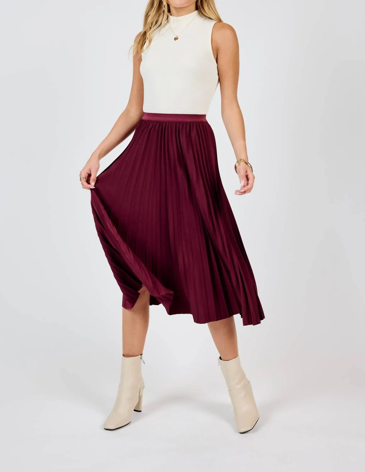 Silent Streets Skirt In Wine