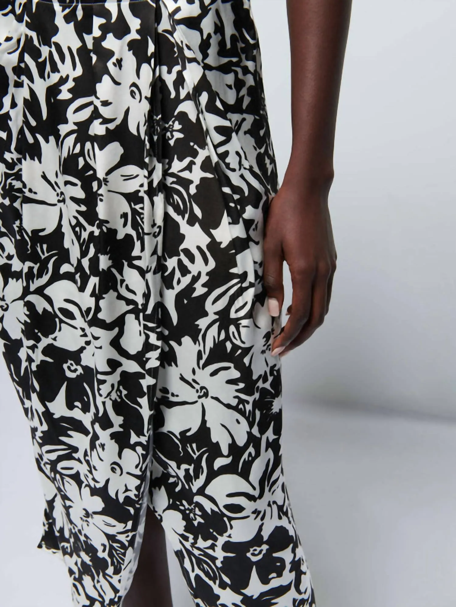 Suri Sarong In Black Botanical