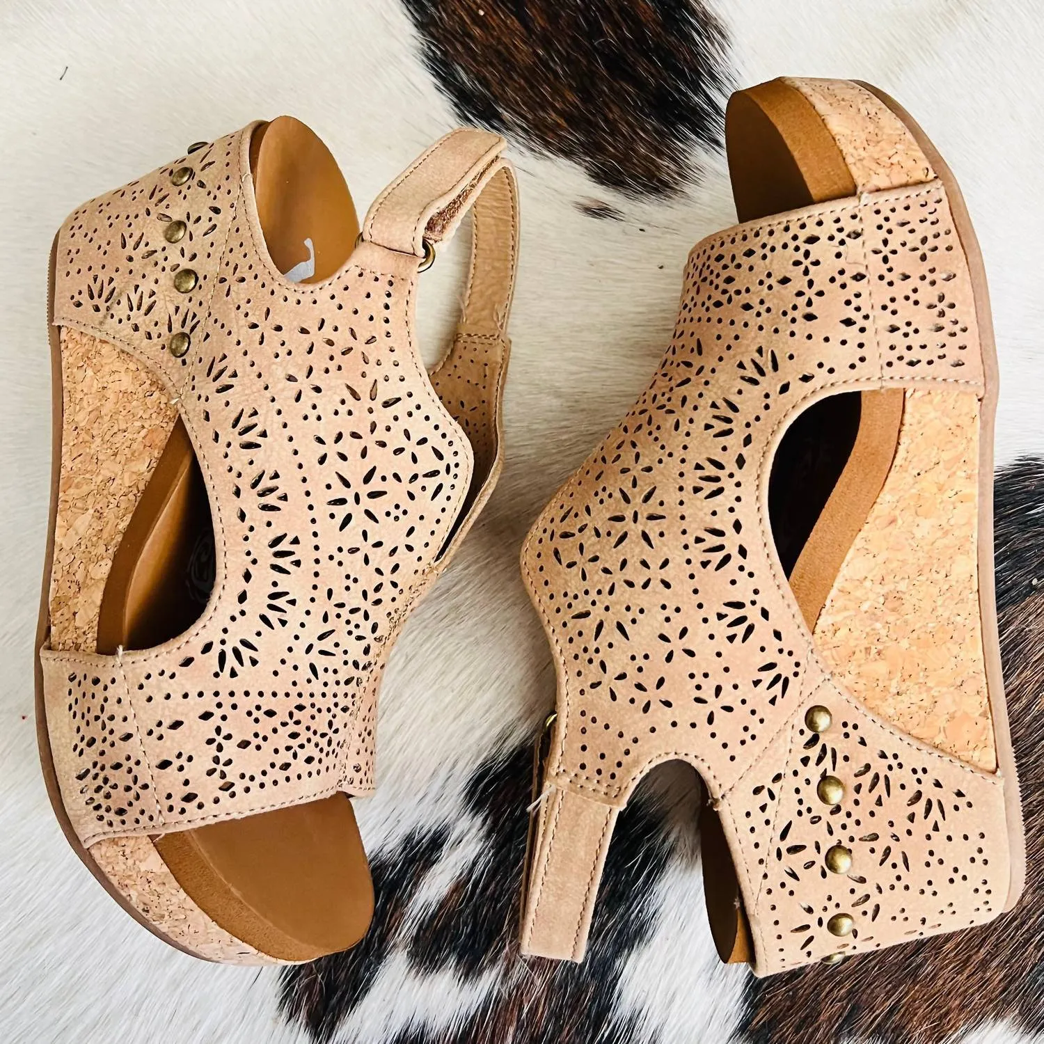 Women's Afternoon In Venice Wedges In Beige