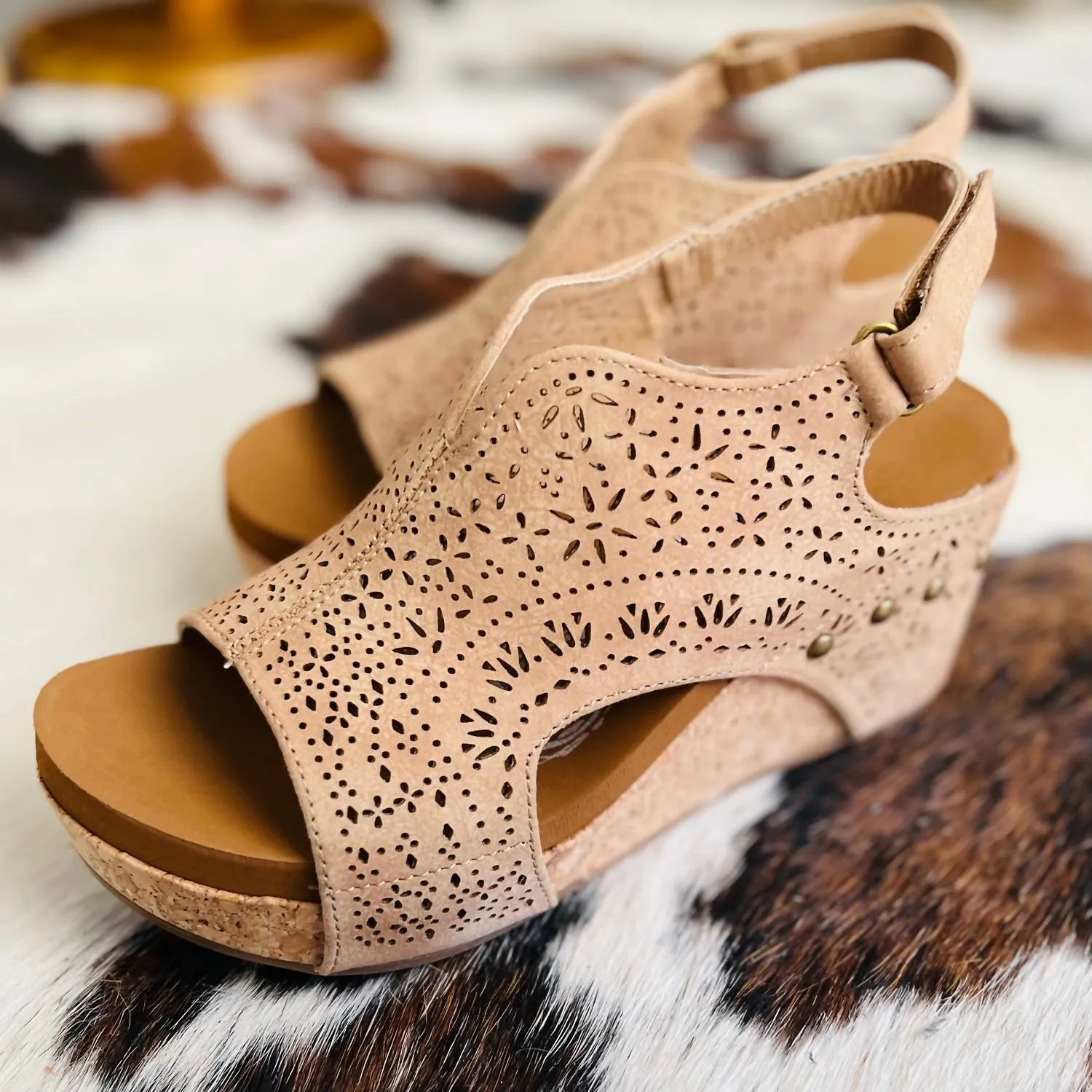 Women's Afternoon In Venice Wedges In Beige